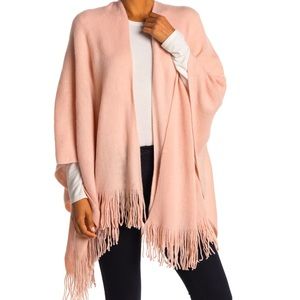 💥NWT💥 Vince Camuto Feels Like Home Fringe Trim Wrap